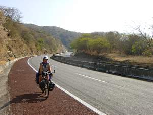 DSC02463 Riding on the autopista.jpg